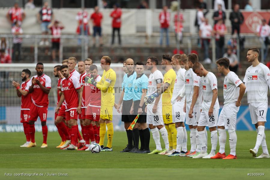 Roman Potemkin, Christina Biehl, Schiedsrichter Franz Bokop, Mannschaften, FLYERALARM Arena, Würzburg, 22.08.2021, DFL, sport, action, Fussball, Deutschland, August 2021, Saison 2021/2022, OSN, FWK, 3. Liga, VfL Osnabrück, FC Würzburger Kickers - Bild-ID: 2303939 Roman Potemkin, Christina Biehl, Schiedsrichter Franz Bokop, Mannschaften, FLYERALARM Arena, Würzburg, 22.08.2021, DFL, sport, action, Fussball, Deutschland, August 2021, Saison 2021/2022, OSN, FWK, 3. Liga, VfL Osnabrück, FC Würzburger Kickers - Bild-ID: 2303939