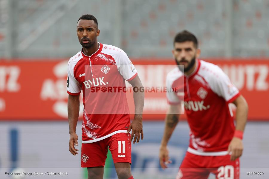 Saliou Sane, FLYERALARM Arena, Würzburg, 22.08.2021, DFL, sport, action, Fussball, Deutschland, August 2021, Saison 2021/2022, OSN, FWK, 3. Liga, VfL Osnabrück, FC Würzburger Kickers - Bild-ID: 2303970 Saliou Sane, FLYERALARM Arena, Würzburg, 22.08.2021, DFL, sport, action, Fussball, Deutschland, August 2021, Saison 2021/2022, OSN, FWK, 3. Liga, VfL Osnabrück, FC Würzburger Kickers - Bild-ID: 2303970