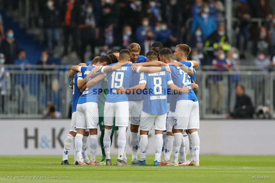 Mannschaftskreis, Merck-Stadion, Darmstadt, 28.08.2021, DFL, sport, action, Fussball, Deutschland, August 2021, Saison 2021/2022, 2. Bundesliga, H96, SVD, Hannover 96, SV Darmstadt 98 - Bild-ID: 2304196 Mannschaftskreis, Merck-Stadion, Darmstadt, 28.08.2021, DFL, sport, action, Fussball, Deutschland, August 2021, Saison 2021/2022, 2. Bundesliga, H96, SVD, Hannover 96, SV Darmstadt 98 - Bild-ID: 2304196