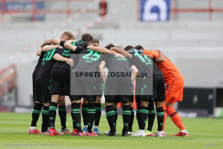 Mannschaftskreis, Merck-Stadion, Darmstadt, 28.08.2021, DFL, sport, action, Fussball, Deutschland, August 2021, Saison 2021/2022, 2. Bundesliga, H96, SVD, Hannover 96, SV Darmstadt 98 - Bild-ID: 2304198 Mannschaftskreis, Merck-Stadion, Darmstadt, 28.08.2021, DFL, sport, action, Fussball, Deutschland, August 2021, Saison 2021/2022, 2. Bundesliga, H96, SVD, Hannover 96, SV Darmstadt 98 - Bild-ID: 2304198