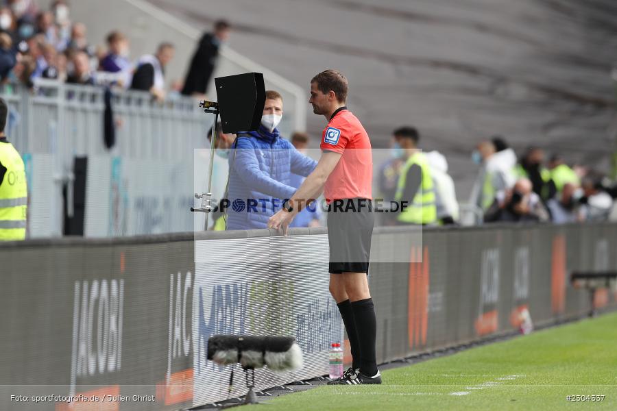 VAR, Dr. Max Burda, Merck-Stadion, Darmstadt, 28.08.2021, DFL, sport, action, Fussball, Deutschland, August 2021, Saison 2021/2022, 2. Bundesliga, H96, SVD, Hannover 96, SV Darmstadt 98 - Bild-ID: 2304337 VAR, Dr. Max Burda, Merck-Stadion, Darmstadt, 28.08.2021, DFL, sport, action, Fussball, Deutschland, August 2021, Saison 2021/2022, 2. Bundesliga, H96, SVD, Hannover 96, SV Darmstadt 98 - Bild-ID: 2304337