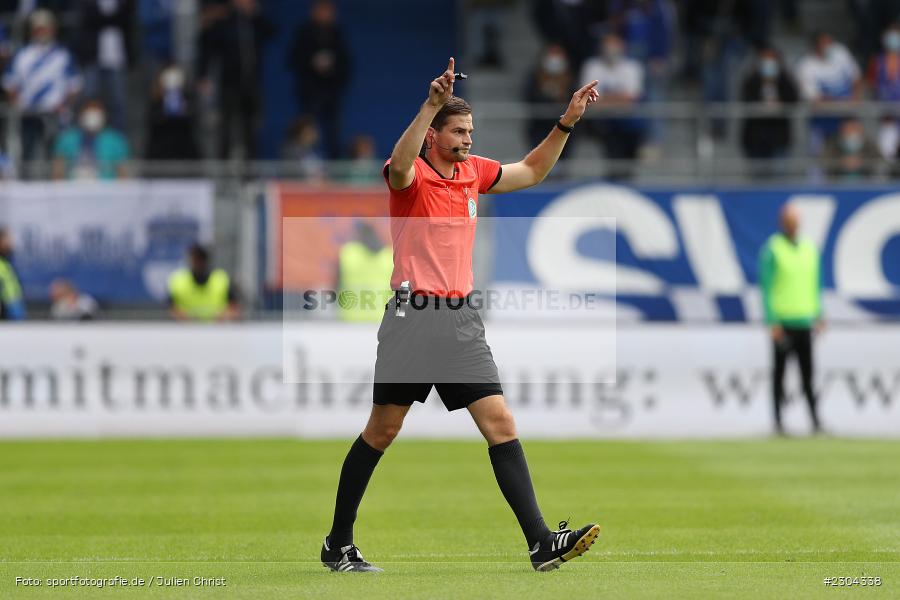 VAR, Dr. Max Burda, Merck-Stadion, Darmstadt, 28.08.2021, DFL, sport, action, Fussball, Deutschland, August 2021, Saison 2021/2022, 2. Bundesliga, H96, SVD, Hannover 96, SV Darmstadt 98 - Bild-ID: 2304338 VAR, Dr. Max Burda, Merck-Stadion, Darmstadt, 28.08.2021, DFL, sport, action, Fussball, Deutschland, August 2021, Saison 2021/2022, 2. Bundesliga, H96, SVD, Hannover 96, SV Darmstadt 98 - Bild-ID: 2304338