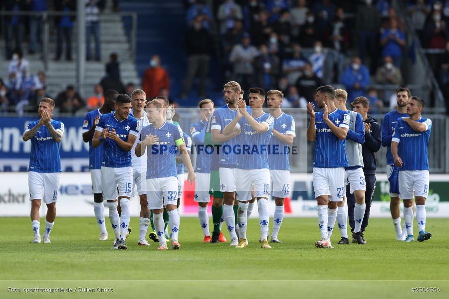 Fabian Schnellhardt, Klaus Gjasula, Lasse Sobiech, Nemanja Celic, Applaus, Fabian Holland, Emir Karic, Tobias Kempe, Mathias Honsak, Merck-Stadion, Darmstadt, 28.08.2021, DFL, sport, action, Fussball, Deutschland, August 2021, Saison 2021/2022, 2. Bundesliga, H96, SVD, Hannover 96, SV Darmstadt 98 - Bild-ID: 2304356 Fabian Schnellhardt, Klaus Gjasula, Lasse Sobiech, Nemanja Celic, Applaus, Fabian Holland, Emir Karic, Tobias Kempe, Mathias Honsak, Merck-Stadion, Darmstadt, 28.08.2021, DFL, sport, action, Fussball, Deutschland, August 2021, Saison 2021/2022, 2. Bundesliga, H96, SVD, Hannover 96, SV Darmstadt 98 - Bild-ID: 2304356