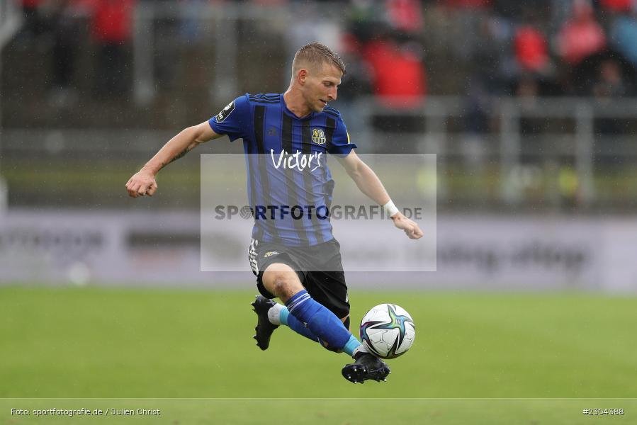Dominik Ernst, FLYERALARM Arena, Würzburg, 29.08.2021, DFL, sport, action, Fussball, Deutschland, August 2021, Saison 2021/2022, FCS, FWK, 3. Liga, 1. FC Saarbrücken, FC Würzburger Kickers - Bild-ID: 2304388 Dominik Ernst, FLYERALARM Arena, Würzburg, 29.08.2021, DFL, sport, action, Fussball, Deutschland, August 2021, Saison 2021/2022, FCS, FWK, 3. Liga, 1. FC Saarbrücken, FC Würzburger Kickers - Bild-ID: 2304388
