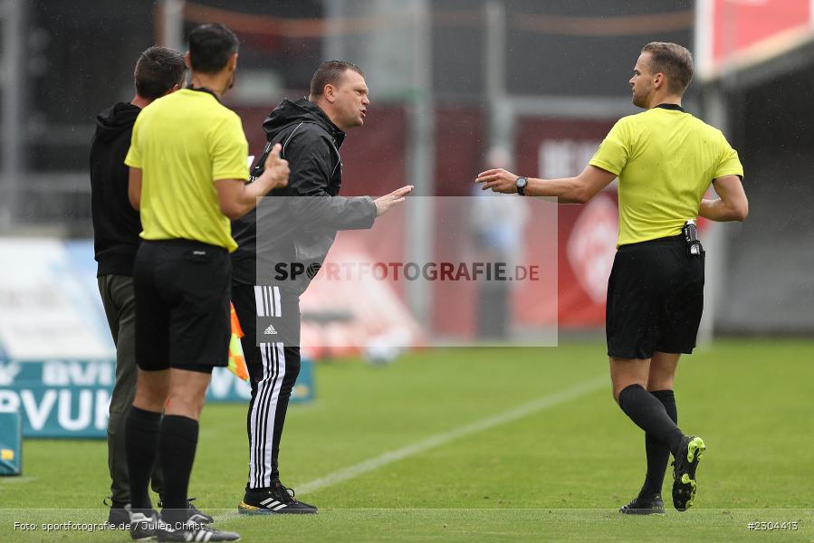 Uwe Koschinat, FLYERALARM Arena, Würzburg, 29.08.2021, DFL, sport, action, Fussball, Deutschland, August 2021, Saison 2021/2022, FCS, FWK, 3. Liga, 1. FC Saarbrücken, FC Würzburger Kickers - Bild-ID: 2304413 Uwe Koschinat, FLYERALARM Arena, Würzburg, 29.08.2021, DFL, sport, action, Fussball, Deutschland, August 2021, Saison 2021/2022, FCS, FWK, 3. Liga, 1. FC Saarbrücken, FC Würzburger Kickers - Bild-ID: 2304413