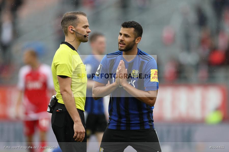 Hände, Arme, gestikuliert, Dave Gnaase, FLYERALARM Arena, Würzburg, 29.08.2021, DFL, sport, action, Fussball, Deutschland, August 2021, Saison 2021/2022, FCS, FWK, 3. Liga, 1. FC Saarbrücken, FC Würzburger Kickers - Bild-ID: 2304433 Hände, Arme, gestikuliert, Dave Gnaase, FLYERALARM Arena, Würzburg, 29.08.2021, DFL, sport, action, Fussball, Deutschland, August 2021, Saison 2021/2022, FCS, FWK, 3. Liga, 1. FC Saarbrücken, FC Würzburger Kickers - Bild-ID: 2304433