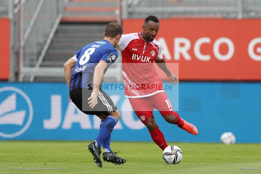 Saliou Sane, FLYERALARM Arena, Würzburg, 29.08.2021, DFL, sport, action, Fussball, Deutschland, August 2021, Saison 2021/2022, FCS, FWK, 3. Liga, 1. FC Saarbrücken, FC Würzburger Kickers - Bild-ID: 2304439 Saliou Sane, FLYERALARM Arena, Würzburg, 29.08.2021, DFL, sport, action, Fussball, Deutschland, August 2021, Saison 2021/2022, FCS, FWK, 3. Liga, 1. FC Saarbrücken, FC Würzburger Kickers - Bild-ID: 2304439