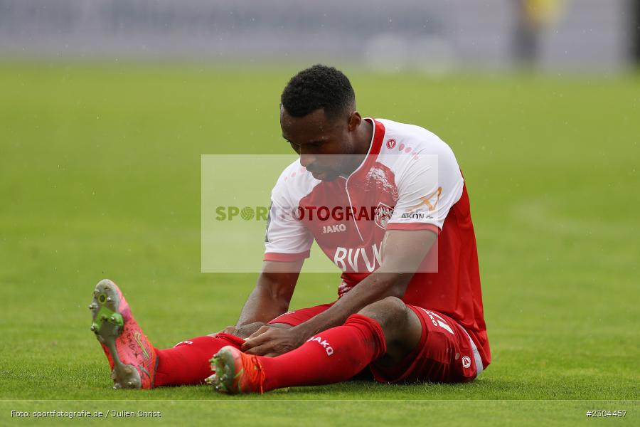 Saliou Sane, FLYERALARM Arena, Würzburg, 29.08.2021, DFL, sport, action, Fussball, Deutschland, August 2021, Saison 2021/2022, FCS, FWK, 3. Liga, 1. FC Saarbrücken, FC Würzburger Kickers - Bild-ID: 2304457
