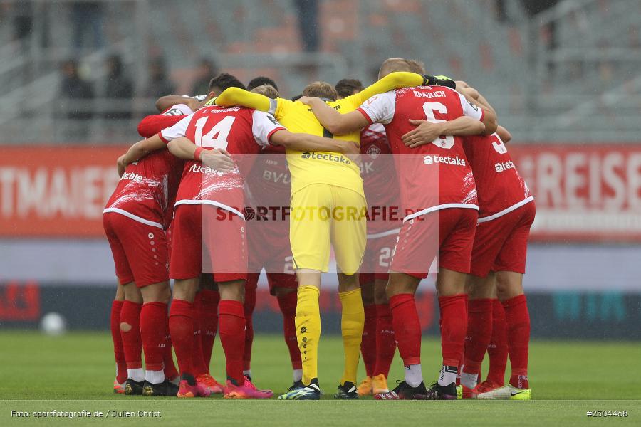Mannschaftskreis, FLYERALARM Arena, Würzburg, 29.08.2021, DFL, sport, action, Fussball, Deutschland, August 2021, Saison 2021/2022, FCS, FWK, 3. Liga, 1. FC Saarbrücken, FC Würzburger Kickers - Bild-ID: 2304468 Mannschaftskreis, FLYERALARM Arena, Würzburg, 29.08.2021, DFL, sport, action, Fussball, Deutschland, August 2021, Saison 2021/2022, FCS, FWK, 3. Liga, 1. FC Saarbrücken, FC Würzburger Kickers - Bild-ID: 2304468