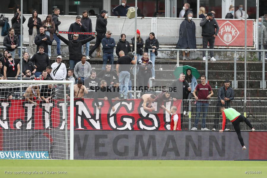 Lars Dietz, FLYERALARM Arena, Würzburg, 29.08.2021, DFL, sport, action, Fussball, Deutschland, August 2021, Saison 2021/2022, FCS, FWK, 3. Liga, 1. FC Saarbrücken, FC Würzburger Kickers - Bild-ID: 2304481 Lars Dietz, FLYERALARM Arena, Würzburg, 29.08.2021, DFL, sport, action, Fussball, Deutschland, August 2021, Saison 2021/2022, FCS, FWK, 3. Liga, 1. FC Saarbrücken, FC Würzburger Kickers - Bild-ID: 2304481