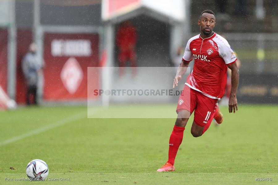 Saliou Sane, FLYERALARM Arena, Würzburg, 29.08.2021, DFL, sport, action, Fussball, Deutschland, August 2021, Saison 2021/2022, FCS, FWK, 3. Liga, 1. FC Saarbrücken, FC Würzburger Kickers - Bild-ID: 2304512 Saliou Sane, FLYERALARM Arena, Würzburg, 29.08.2021, DFL, sport, action, Fussball, Deutschland, August 2021, Saison 2021/2022, FCS, FWK, 3. Liga, 1. FC Saarbrücken, FC Würzburger Kickers - Bild-ID: 2304512