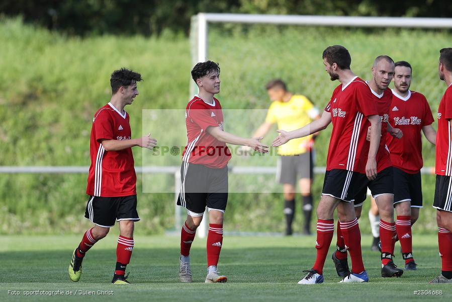 Torjubel, Johannes Emmert, Sportgelände, Thüngersheim, 31.08.2021, BFV, sport, action, Fussball, Deutschland, August 2021, Saison 2021/2022, Runde 4, Toto-Pokal, Kreispokal, TSV, FVT, TSV Lohr, FV Thüngersheim - Bild-ID: 2304688