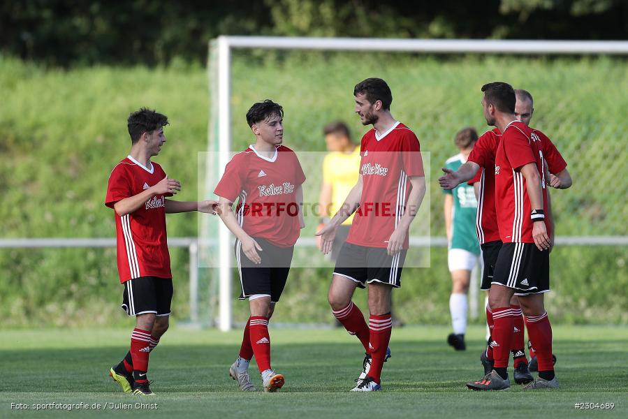 Torjubel, Johannes Emmert, Sportgelände, Thüngersheim, 31.08.2021, BFV, sport, action, Fussball, Deutschland, August 2021, Saison 2021/2022, Runde 4, Toto-Pokal, Kreispokal, TSV, FVT, TSV Lohr, FV Thüngersheim - Bild-ID: 2304689