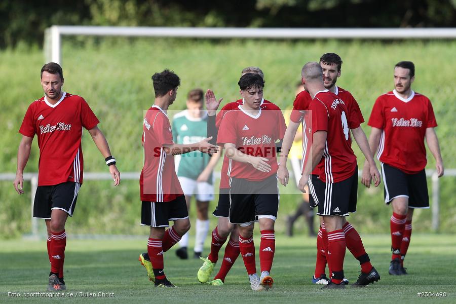 Felix Müller, Christian Schmitt, Manuel Englert, Torjubel, Johannes Emmert, Sportgelände, Thüngersheim, 31.08.2021, BFV, sport, action, Fussball, Deutschland, August 2021, Saison 2021/2022, Runde 4, Toto-Pokal, Kreispokal, TSV, FVT, TSV Lohr, FV Thüngersheim - Bild-ID: 2304690
