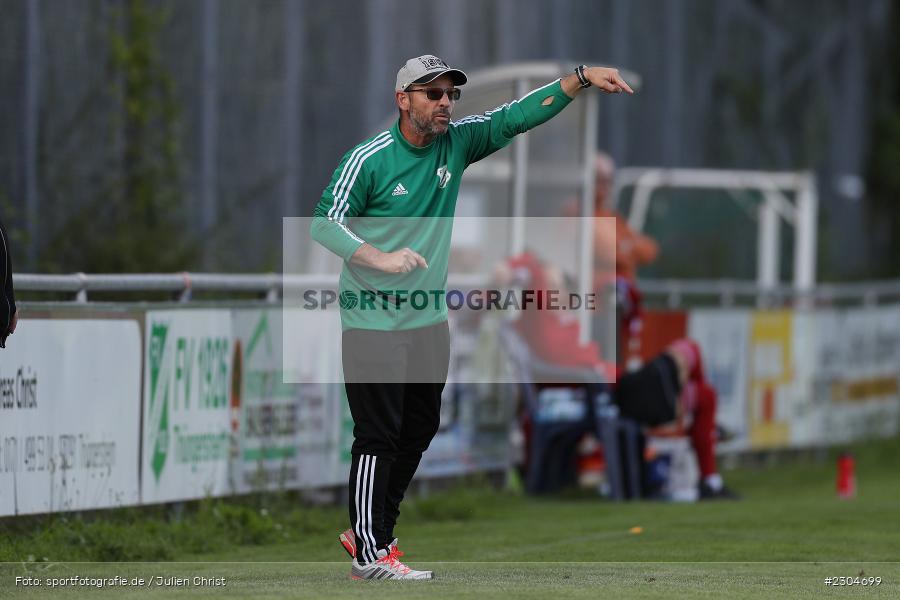 Hände, Arme, gestikuliert, Olaf Georgi, Sportgelände, Thüngersheim, 31.08.2021, BFV, sport, action, Fussball, Deutschland, August 2021, Saison 2021/2022, Runde 4, Toto-Pokal, Kreispokal, TSV, FVT, TSV Lohr, FV Thüngersheim - Bild-ID: 2304699