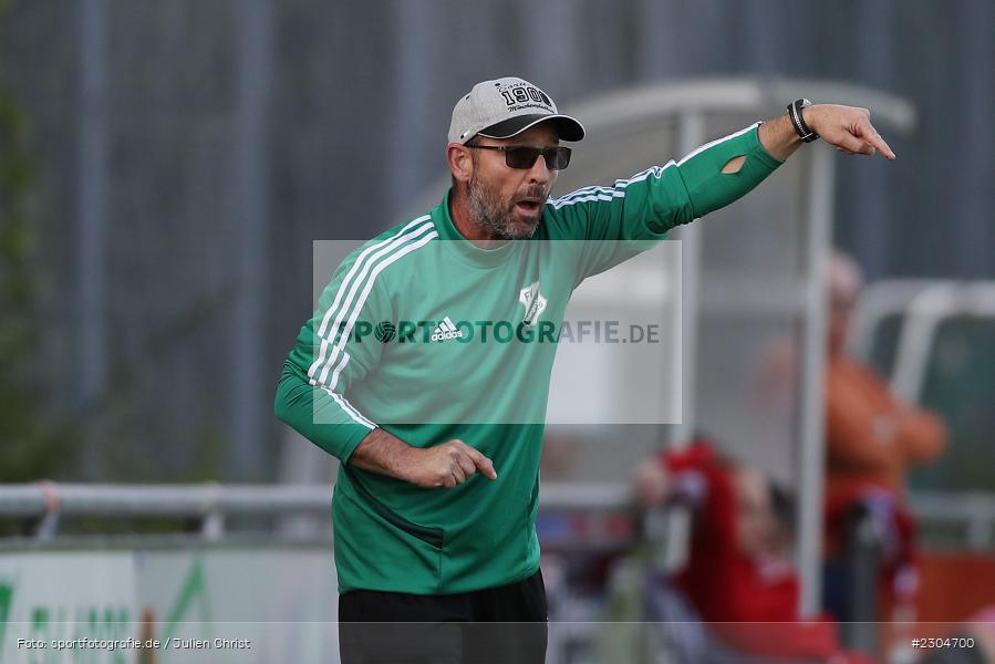Hände, Arme, gestikuliert, Olaf Georgi, Sportgelände, Thüngersheim, 31.08.2021, BFV, sport, action, Fussball, Deutschland, August 2021, Saison 2021/2022, Runde 4, Toto-Pokal, Kreispokal, TSV, FVT, TSV Lohr, FV Thüngersheim - Bild-ID: 2304700