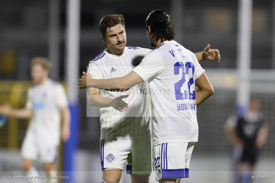 Hände, Arme, gestikuliert, Emotionen, Benjamin Baier, Stadion am Schönbusch, Aschaffenburg, 03.09.2021, BFV, sport, action, Fussball, Deutschland, September 2021, Saison 2021/2022, 4. Liga, Regionalliga Bayern, FCM, SVA, FC Memmingen, SV Viktoria Aschaffenburg - Bild-ID: 2304859 Hände, Arme, gestikuliert, Emotionen, Benjamin Baier, Stadion am Schönbusch, Aschaffenburg, 03.09.2021, BFV, sport, action, Fussball, Deutschland, September 2021, Saison 2021/2022, 4. Liga, Regionalliga Bayern, FCM, SVA, FC Memmingen, SV Viktoria Aschaffenburg - Bild-ID: 2304859