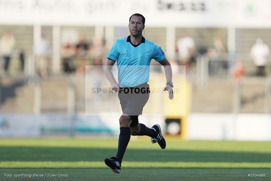Schiedsrichter, Christopher Schwarzmann, Stadion am Schönbusch, Aschaffenburg, 03.09.2021, BFV, sport, action, Fussball, Deutschland, September 2021, Saison 2021/2022, 4. Liga, Regionalliga Bayern, FCM, SVA, FC Memmingen, SV Viktoria Aschaffenburg - Bild-ID: 2304888 Schiedsrichter, Christopher Schwarzmann, Stadion am Schönbusch, Aschaffenburg, 03.09.2021, BFV, sport, action, Fussball, Deutschland, September 2021, Saison 2021/2022, 4. Liga, Regionalliga Bayern, FCM, SVA, FC Memmingen, SV Viktoria Aschaffenburg - Bild-ID: 2304888