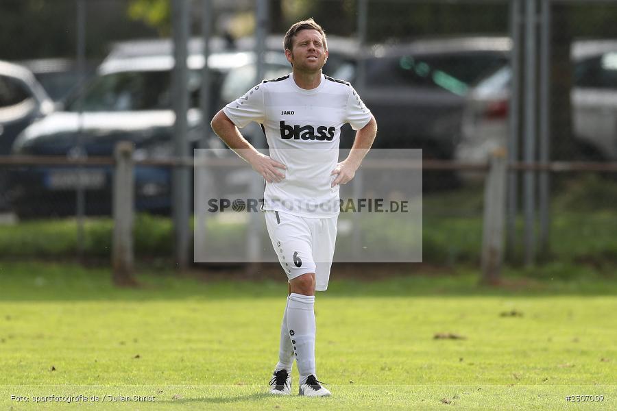 Hadern, Enttäuscht, Steffen Bolze, Sportgelände, Gemünden, 12.09.2021, BFV, sport, action, Fussball, Deutschland, September 2021, Saison 2021/2022, BZL, Bezirksliga Unterfranken West, TUS, FVGS, TuS 1893 Aschaffenburg-Leider, FV Gemünden/Seifriedsburg - Bild-ID: 2307009