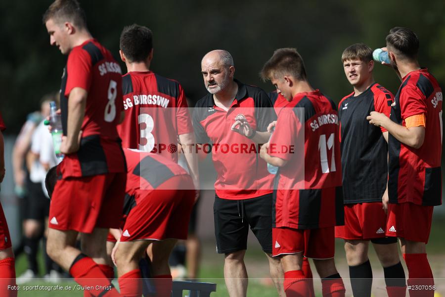 Hände, Arme, gestikuliert, Trainer, Christian Frank, Sportgelände, Burgsinn, 12.09.2021, BFV, sport, action, Fussball, Deutschland, September 2021, Saison 2021/2022, KK, Kreisklasse Würzburg, SVR, SGB, SV Rieneck, SG Burgsinn - Bild-ID: 2307058
