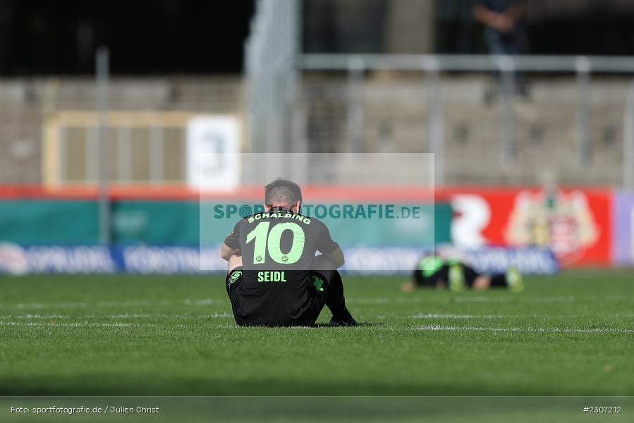 Enttäuscht, Christian Seidl, Willy-Sachs-Stadion, Schweinfurt, 18.09.2021, BFV, sport, action, Fussball, Deutschland, September 2021, Saison 2021/2022, Regionalliga Bayern, SV Schalding-Heining, 1. FC Schweinfurt 05 - Bild-ID: 2307212