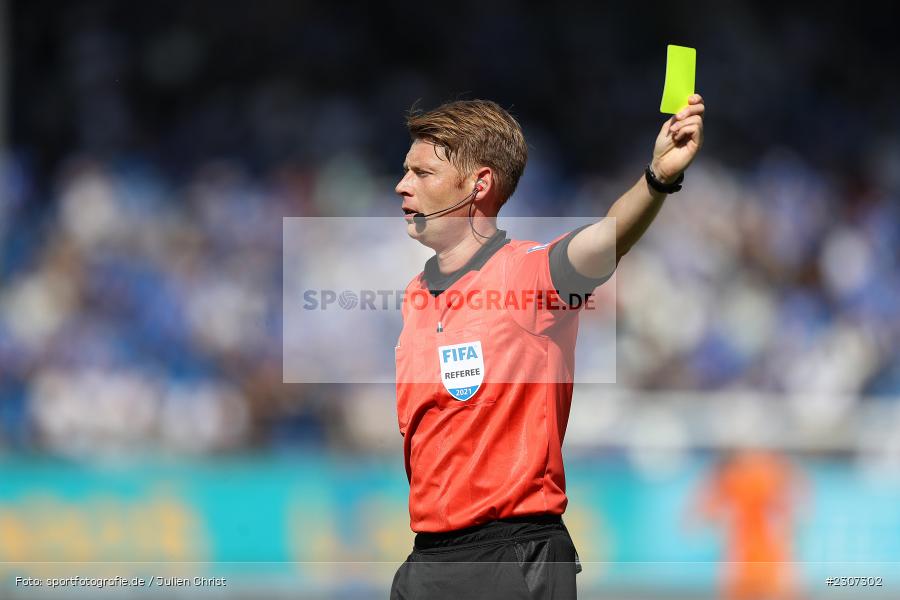 Gelbe Karte, Schiedsrichter, Christian Dingert, Merck-Stadion, Darmstadt, 19.09.2021, DFL, sport, action, Fussball, Deutschland, September 2021, Saison 2021/2022, SGD, SVD, 2. Bundesliga, SG Dynamo Dresden, SV Darmstadt 98 - Bild-ID: 2307302 Gelbe Karte, Schiedsrichter, Christian Dingert, Merck-Stadion, Darmstadt, 19.09.2021, DFL, sport, action, Fussball, Deutschland, September 2021, Saison 2021/2022, SGD, SVD, 2. Bundesliga, SG Dynamo Dresden, SV Darmstadt 98 - Bild-ID: 2307302