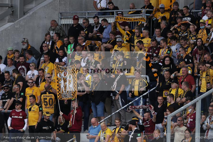 Fans, Merck-Stadion, Darmstadt, 19.09.2021, DFL, sport, action, Fussball, Deutschland, September 2021, Saison 2021/2022, SGD, SVD, 2. Bundesliga, SG Dynamo Dresden, SV Darmstadt 98 - Bild-ID: 2307452