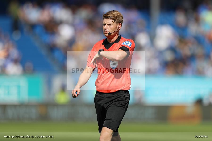 Schiedsrichter, FIFA, Christian Dingert, Merck-Stadion, Darmstadt, 19.09.2021, DFL, sport, action, Fussball, Deutschland, September 2021, Saison 2021/2022, SGD, SVD, 2. Bundesliga, SG Dynamo Dresden, SV Darmstadt 98 - Bild-ID: 2307516
