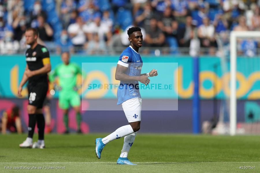 Frank Ronstadt, Merck-Stadion, Darmstadt, 19.09.2021, DFL, sport, action, Fussball, Deutschland, September 2021, Saison 2021/2022, SGD, SVD, 2. Bundesliga, SG Dynamo Dresden, SV Darmstadt 98 - Bild-ID: 2307561 Frank Ronstadt, Merck-Stadion, Darmstadt, 19.09.2021, DFL, sport, action, Fussball, Deutschland, September 2021, Saison 2021/2022, SGD, SVD, 2. Bundesliga, SG Dynamo Dresden, SV Darmstadt 98 - Bild-ID: 2307561