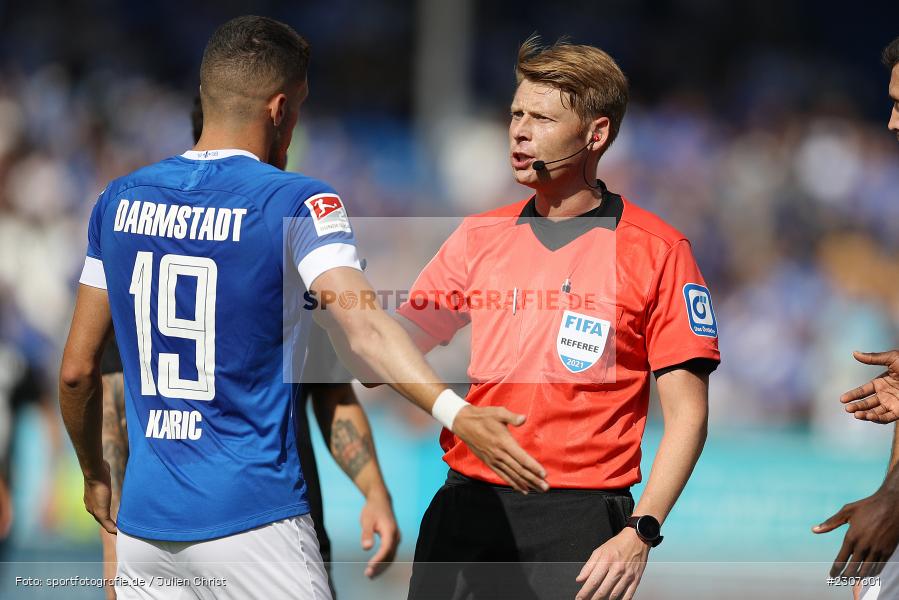 Christian Dingert, Merck-Stadion, Darmstadt, 19.09.2021, DFL, sport, action, Fussball, Deutschland, September 2021, Saison 2021/2022, SGD, SVD, 2. Bundesliga, SG Dynamo Dresden, SV Darmstadt 98 - Bild-ID: 2307601 Christian Dingert, Merck-Stadion, Darmstadt, 19.09.2021, DFL, sport, action, Fussball, Deutschland, September 2021, Saison 2021/2022, SGD, SVD, 2. Bundesliga, SG Dynamo Dresden, SV Darmstadt 98 - Bild-ID: 2307601