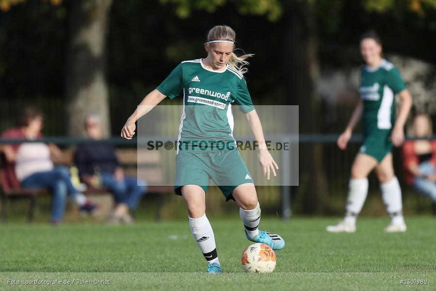 Larissa Wagner, Sportplatz, Karsbach, 02.10.2021, sport, BFV, action, Fussball, Deutschland, Oktober 2021, Saison 2021/2022, Bezirksoberliga Frauen, FC Gollhofen, FC Karsbach - Bild-ID: 2307982