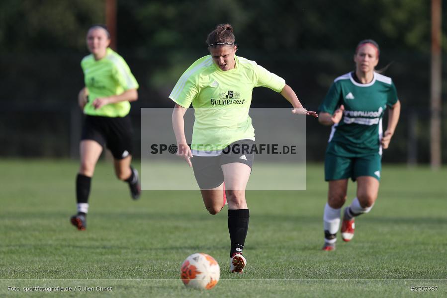 Carina Rabe, Sportplatz, Karsbach, 02.10.2021, sport, BFV, action, Fussball, Deutschland, Oktober 2021, Saison 2021/2022, Bezirksoberliga Frauen, FC Gollhofen, FC Karsbach - Bild-ID: 2307987