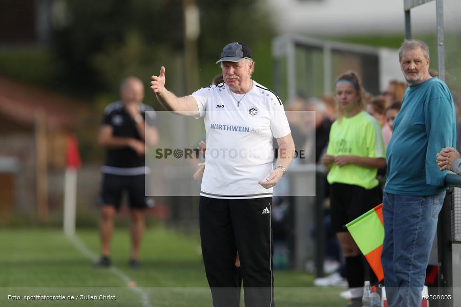 Trainer, Richard Pregitzer, Sportplatz, Karsbach, 02.10.2021, sport, BFV, action, Fussball, Deutschland, Oktober 2021, Saison 2021/2022, Bezirksoberliga Frauen, FC Gollhofen, FC Karsbach - Bild-ID: 2308003