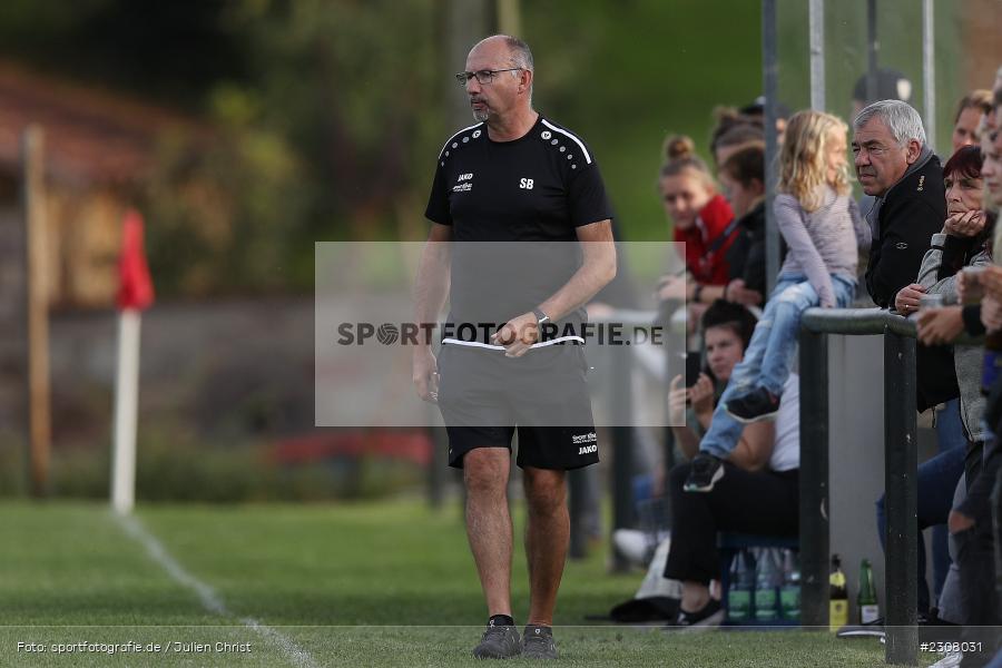 Trainer, Stefan Brustmann, Sportplatz, Karsbach, 02.10.2021, sport, BFV, action, Fussball, Deutschland, Oktober 2021, Saison 2021/2022, Bezirksoberliga Frauen, FC Gollhofen, FC Karsbach - Bild-ID: 2308031
