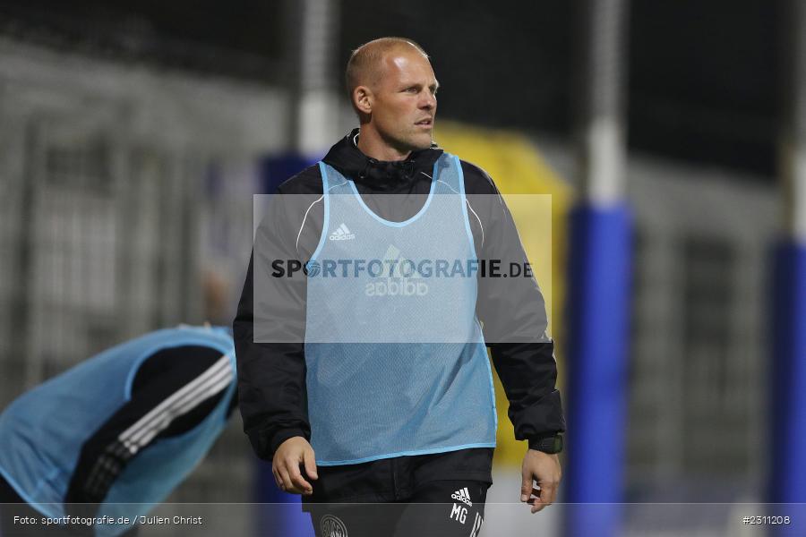 Athletiktrainer, Michael Gehret, Stadion am Schönbusch, Aschaffenburg, 15.10.2021, BFV, sport, action, Fussball, Deutschland, Oktober 2021, Saison 2021/2022, 4. Liga, Regionalliga Bayern, BAY, SVA, SpVgg Bayreuth, SV Viktoria Aschaffenburg - Bild-ID: 2311208