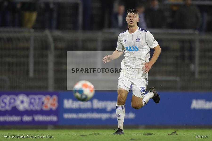 Niklas Borger, Stadion am Schönbusch, Aschaffenburg, 15.10.2021, BFV, sport, action, Fussball, Deutschland, Oktober 2021, Saison 2021/2022, 4. Liga, Regionalliga Bayern, BAY, SVA, SpVgg Bayreuth, SV Viktoria Aschaffenburg - Bild-ID: 2311235 Niklas Borger, Stadion am Schönbusch, Aschaffenburg, 15.10.2021, BFV, sport, action, Fussball, Deutschland, Oktober 2021, Saison 2021/2022, 4. Liga, Regionalliga Bayern, BAY, SVA, SpVgg Bayreuth, SV Viktoria Aschaffenburg - Bild-ID: 2311235