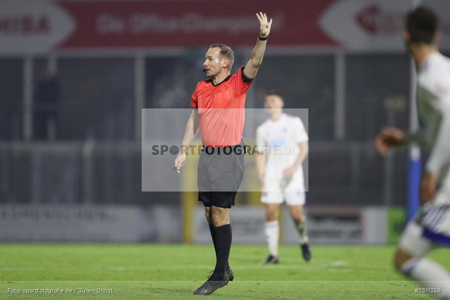 Hände, Arme, gestikuliert, Schiedsrichter, Stefan Treiber, Stadion am Schönbusch, Aschaffenburg, 15.10.2021, BFV, sport, action, Fussball, Deutschland, Oktober 2021, Saison 2021/2022, 4. Liga, Regionalliga Bayern, BAY, SVA, SpVgg Bayreuth, SV Viktoria Aschaffenburg - Bild-ID: 2311238 Hände, Arme, gestikuliert, Schiedsrichter, Stefan Treiber, Stadion am Schönbusch, Aschaffenburg, 15.10.2021, BFV, sport, action, Fussball, Deutschland, Oktober 2021, Saison 2021/2022, 4. Liga, Regionalliga Bayern, BAY, SVA, SpVgg Bayreuth, SV Viktoria Aschaffenburg - Bild-ID: 2311238