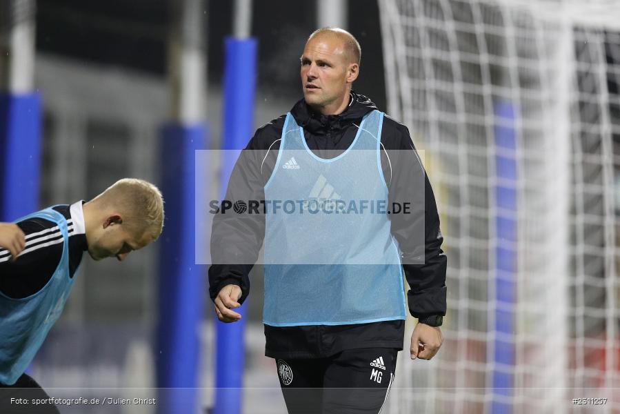 Athletiktrainer, Michael Gehret, Stadion am Schönbusch, Aschaffenburg, 15.10.2021, BFV, sport, action, Fussball, Deutschland, Oktober 2021, Saison 2021/2022, 4. Liga, Regionalliga Bayern, BAY, SVA, SpVgg Bayreuth, SV Viktoria Aschaffenburg - Bild-ID: 2311257