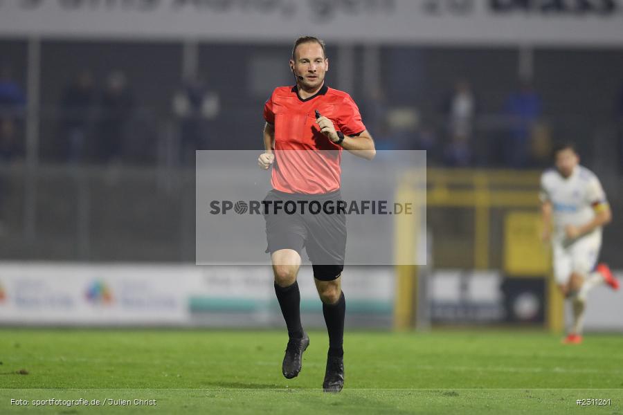 Schiedsrichter, Stefan Treiber, Stadion am Schönbusch, Aschaffenburg, 15.10.2021, BFV, sport, action, Fussball, Deutschland, Oktober 2021, Saison 2021/2022, 4. Liga, Regionalliga Bayern, BAY, SVA, SpVgg Bayreuth, SV Viktoria Aschaffenburg - Bild-ID: 2311261