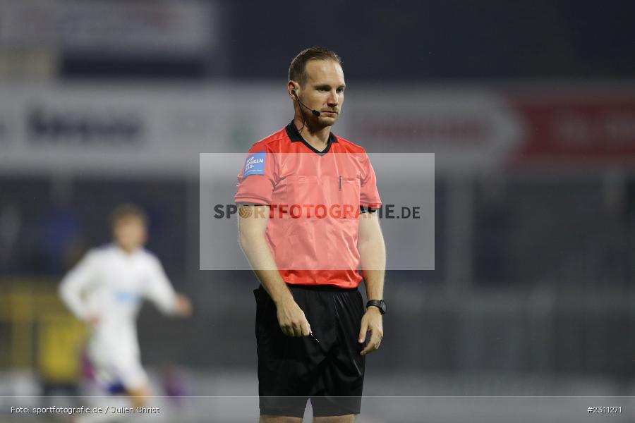 Schiedsrichter, Stefan Treiber, Stadion am Schönbusch, Aschaffenburg, 15.10.2021, BFV, sport, action, Fussball, Deutschland, Oktober 2021, Saison 2021/2022, 4. Liga, Regionalliga Bayern, BAY, SVA, SpVgg Bayreuth, SV Viktoria Aschaffenburg - Bild-ID: 2311271