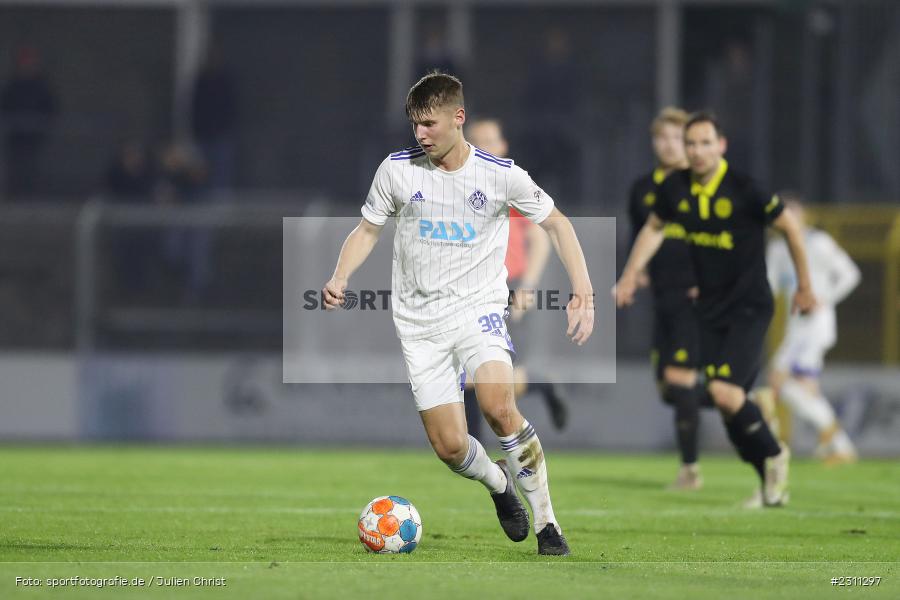 Niklas Borger, Stadion am Schönbusch, Aschaffenburg, 15.10.2021, BFV, sport, action, Fussball, Deutschland, Oktober 2021, Saison 2021/2022, 4. Liga, Regionalliga Bayern, BAY, SVA, SpVgg Bayreuth, SV Viktoria Aschaffenburg - Bild-ID: 2311297 Niklas Borger, Stadion am Schönbusch, Aschaffenburg, 15.10.2021, BFV, sport, action, Fussball, Deutschland, Oktober 2021, Saison 2021/2022, 4. Liga, Regionalliga Bayern, BAY, SVA, SpVgg Bayreuth, SV Viktoria Aschaffenburg - Bild-ID: 2311297