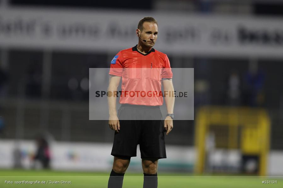 Schiedsrichter, Stefan Treiber, Stadion am Schönbusch, Aschaffenburg, 15.10.2021, BFV, sport, action, Fussball, Deutschland, Oktober 2021, Saison 2021/2022, 4. Liga, Regionalliga Bayern, BAY, SVA, SpVgg Bayreuth, SV Viktoria Aschaffenburg - Bild-ID: 2311311 Schiedsrichter, Stefan Treiber, Stadion am Schönbusch, Aschaffenburg, 15.10.2021, BFV, sport, action, Fussball, Deutschland, Oktober 2021, Saison 2021/2022, 4. Liga, Regionalliga Bayern, BAY, SVA, SpVgg Bayreuth, SV Viktoria Aschaffenburg - Bild-ID: 2311311