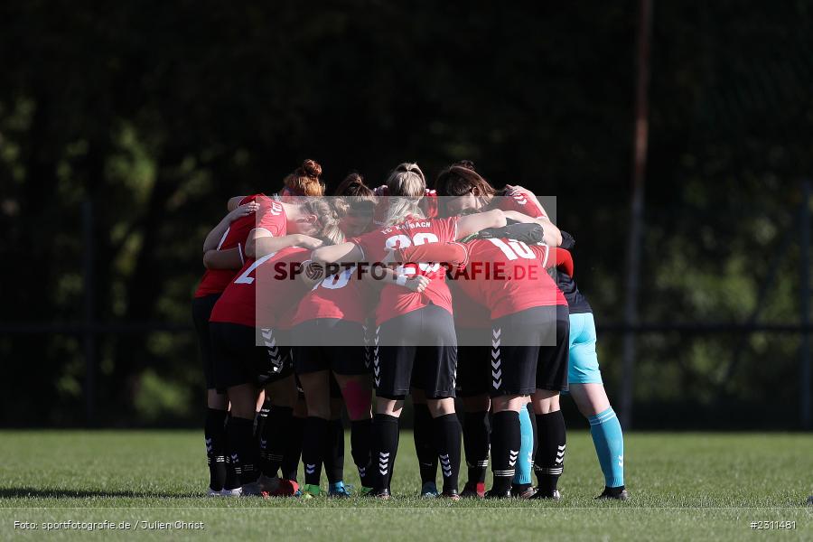 Mannschaftskreis, Sportplatz, Karsbach, 16.10.2021, BFV, sport, action, Fussball, Deutschland, Oktober 2021, Saison 2021/2022, BOL, Bezirksoberliga Frauen, TSV, FCK, TSV Keilberg, FC Karsbach - Bild-ID: 2311481