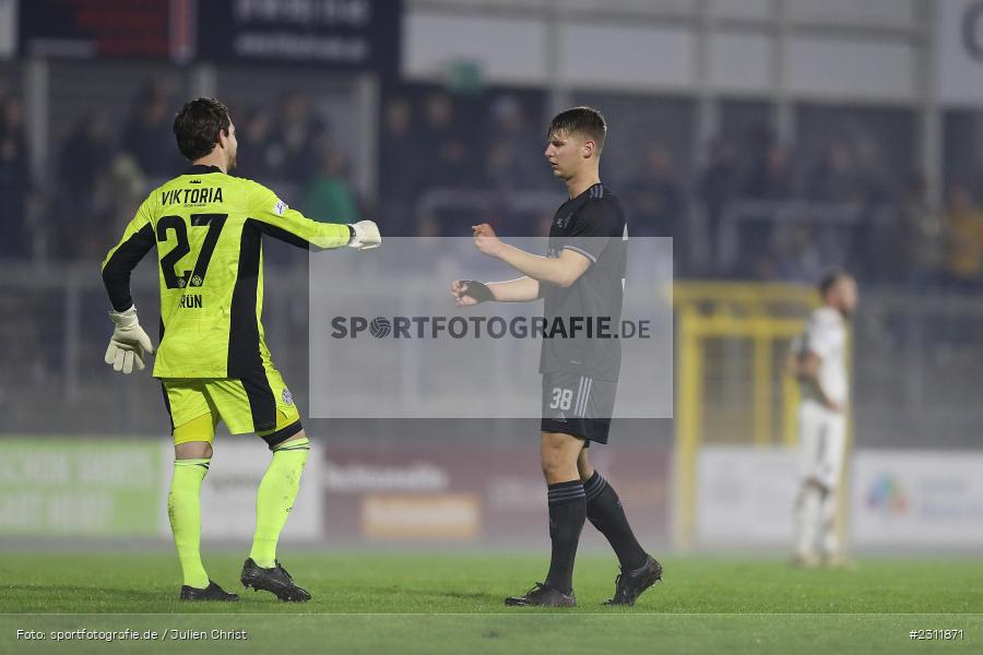 Abklatschen, Torjubel, Niklas Borger, Stadion am Schönbusch, Aschaffenburg, 19.10.2021, BFV, sport, action, Fussball, Deutschland, Oktober 2021, Saison 2021/2022, 4. Liga, Regionalliga Bayern, UHG, SVA, SpVgg Unterhaching, SV Viktoria Aschaffenburg - Bild-ID: 2311871