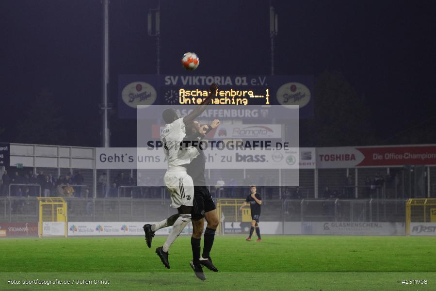 Bernard Kyere, Stadion am Schönbusch, Aschaffenburg, 19.10.2021, BFV, sport, action, Fussball, Deutschland, Oktober 2021, Saison 2021/2022, 4. Liga, Regionalliga Bayern, UHG, SVA, SpVgg Unterhaching, SV Viktoria Aschaffenburg - Bild-ID: 2311958