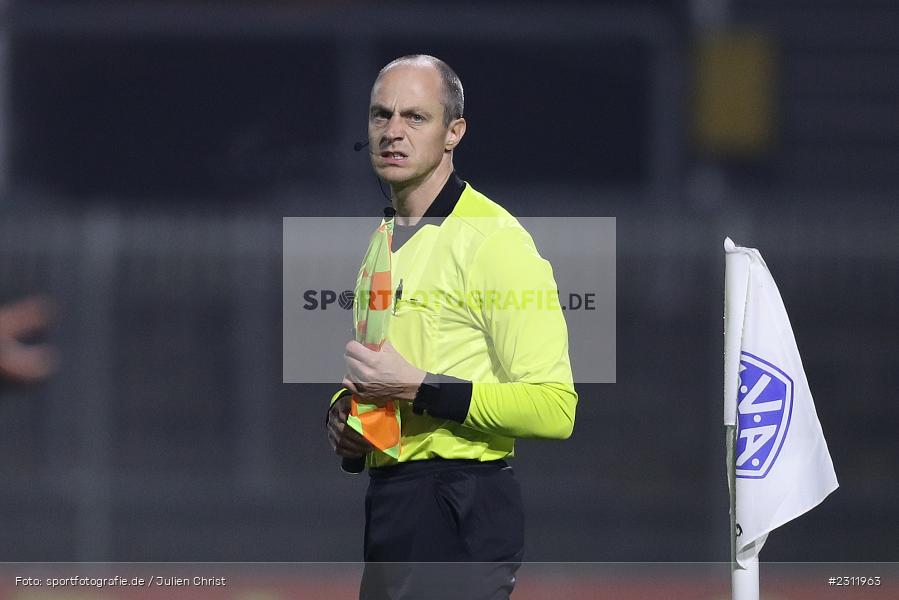 Schiedsrichter, Fabian Härle, Stadion am Schönbusch, Aschaffenburg, 19.10.2021, BFV, sport, action, Fussball, Deutschland, Oktober 2021, Saison 2021/2022, 4. Liga, Regionalliga Bayern, UHG, SVA, SpVgg Unterhaching, SV Viktoria Aschaffenburg - Bild-ID: 2311963