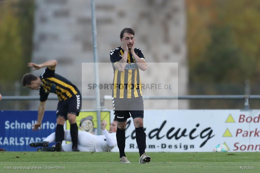 Enttäuscht, Hadern, Christian Schraps, Sportplatz, Karlburg, 23.10.2021, BFV, sport, action, Fussball, Deutschland, Oktober 2021, Saison 2021/2022, Bayernliga Nord, HOF, TSV, SpVgg Bayern Hof, TSV Karlburg - Bild-ID: 2312051