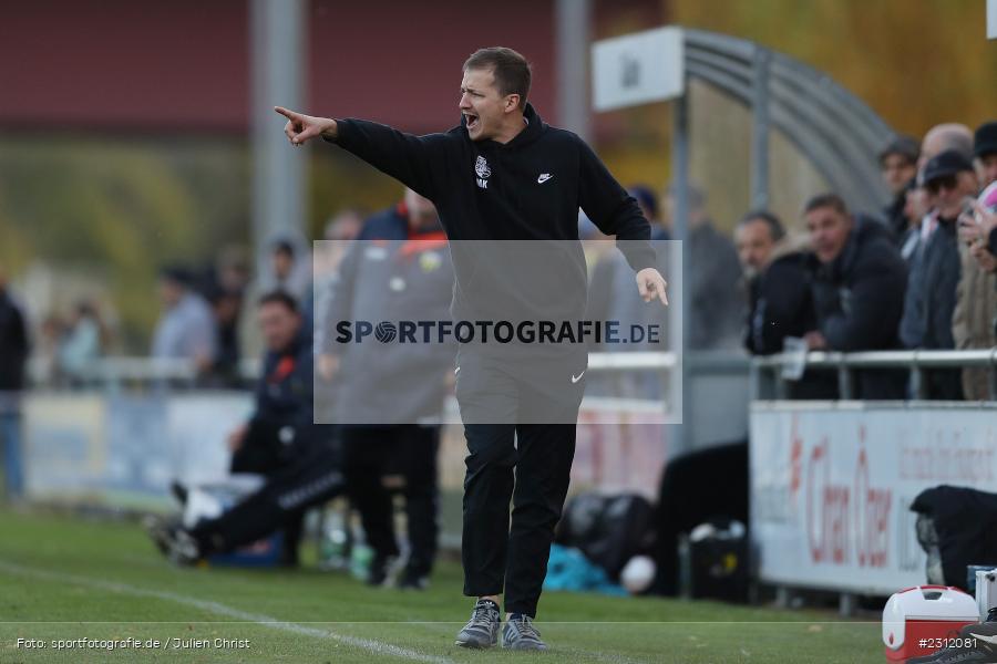 gibt Anweisungen, Markus Köhler, Sportplatz, Karlburg, 23.10.2021, BFV, sport, action, Fussball, Deutschland, Oktober 2021, Saison 2021/2022, Bayernliga Nord, HOF, TSV, SpVgg Bayern Hof, TSV Karlburg - Bild-ID: 2312081