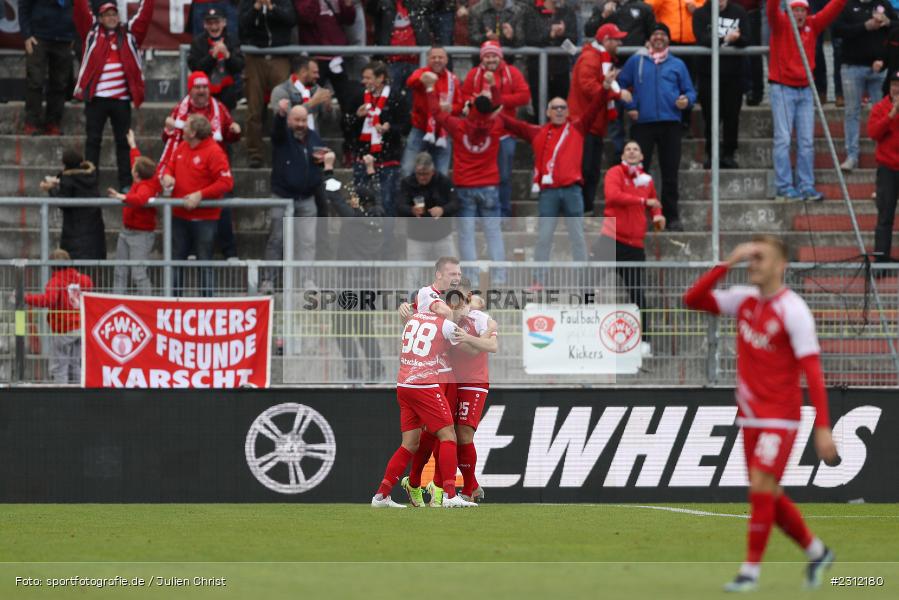 Bier, Kickers Freunde Karscht, Marvin Pourié, FLYERALARM Arena, Würzburg, 23.10.2021, DFL, sport, action, Fussball, Deutschland, Oktober 2021, Saison 2021/2022, TGM, FWK, 3. Liga, Türkgücü München, FC Würzburger Kickers - Bild-ID: 2312180