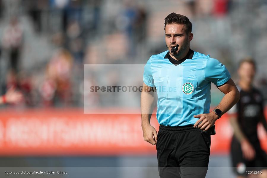 Schiedsrichter, Tom Bauer, FLYERALARM Arena, Würzburg, 23.10.2021, DFL, sport, action, Fussball, Deutschland, Oktober 2021, Saison 2021/2022, TGM, FWK, 3. Liga, Türkgücü München, FC Würzburger Kickers - Bild-ID: 2312240 Schiedsrichter, Tom Bauer, FLYERALARM Arena, Würzburg, 23.10.2021, DFL, sport, action, Fussball, Deutschland, Oktober 2021, Saison 2021/2022, TGM, FWK, 3. Liga, Türkgücü München, FC Würzburger Kickers - Bild-ID: 2312240